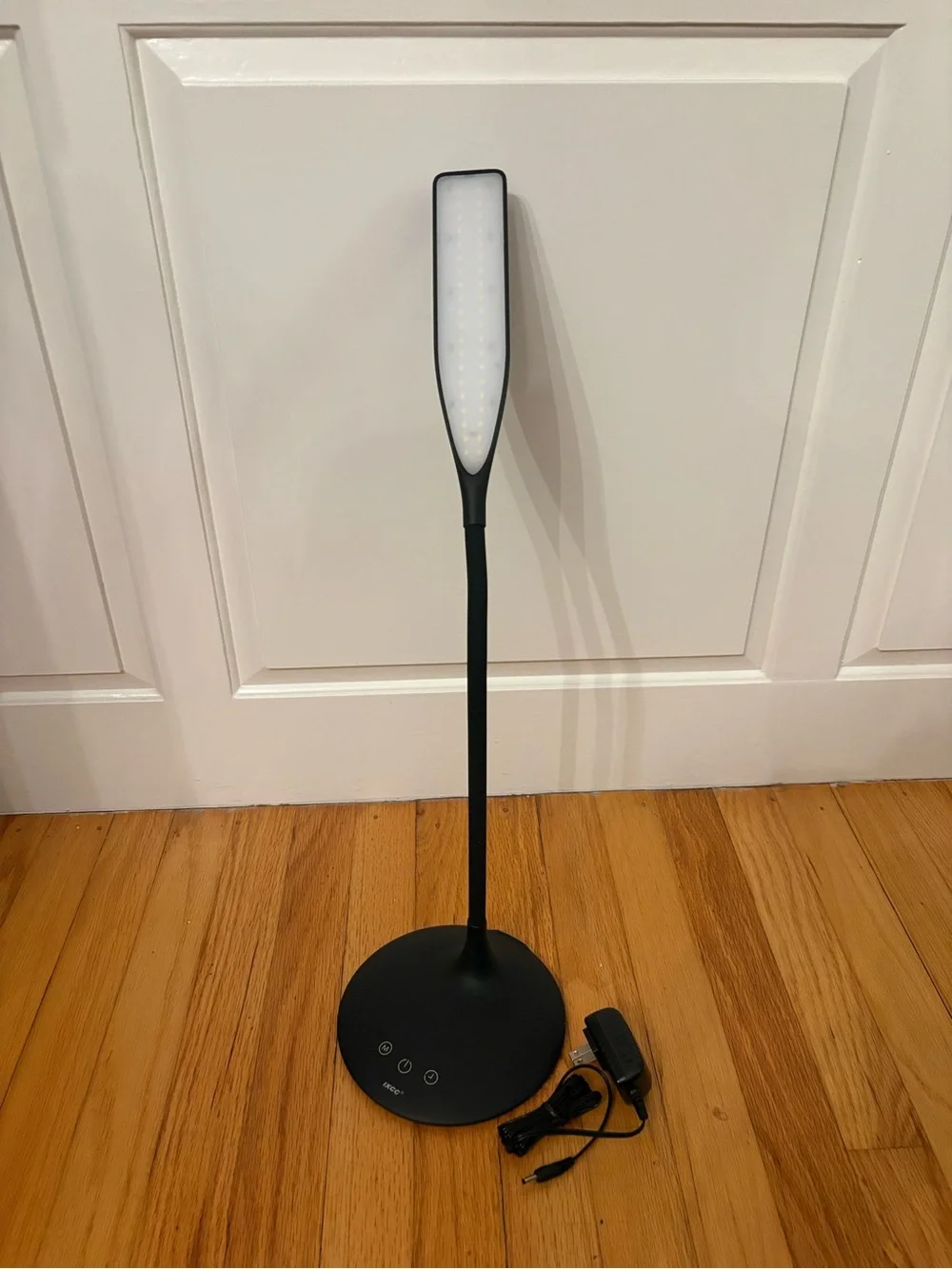 ICXX NEW Bendy Desk Lamp Black With Touch Dim OS